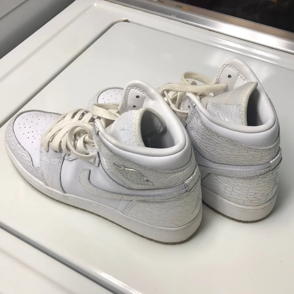 Nike please see